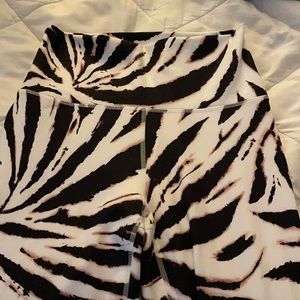 Women’s Fabletics leggings size medium